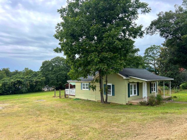 209 N Howard Ave, Landrum, SC 29356