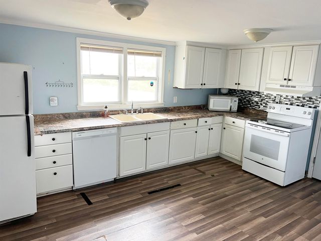 209 N Howard Ave, Landrum, SC 29356