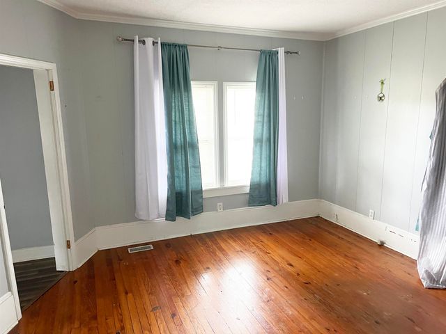 209 N Howard Ave, Landrum, SC 29356
