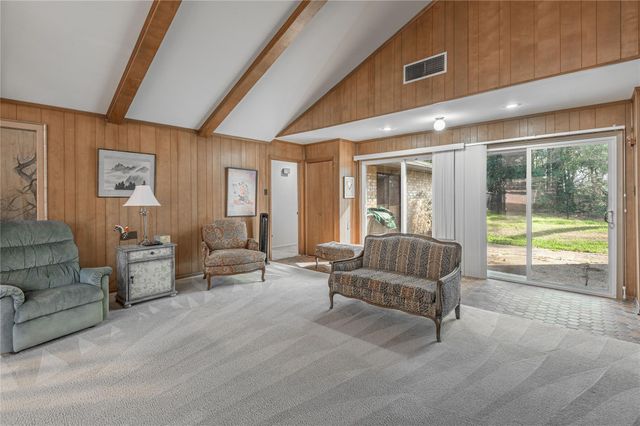 1433 Green Briar Drive, Huntsville, TX 77340