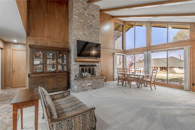 1433 Green Briar Drive, Huntsville, TX 77340