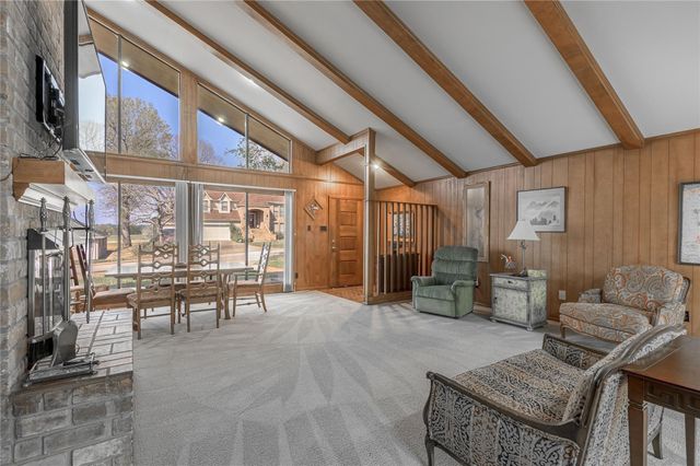 1433 Green Briar Drive, Huntsville, TX 77340