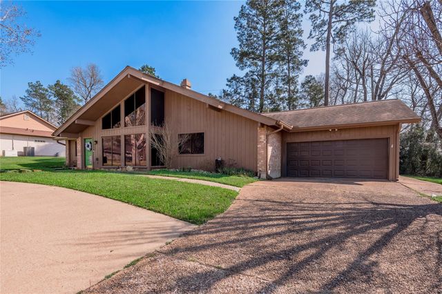 1433 Green Briar Drive, Huntsville, TX 77340
