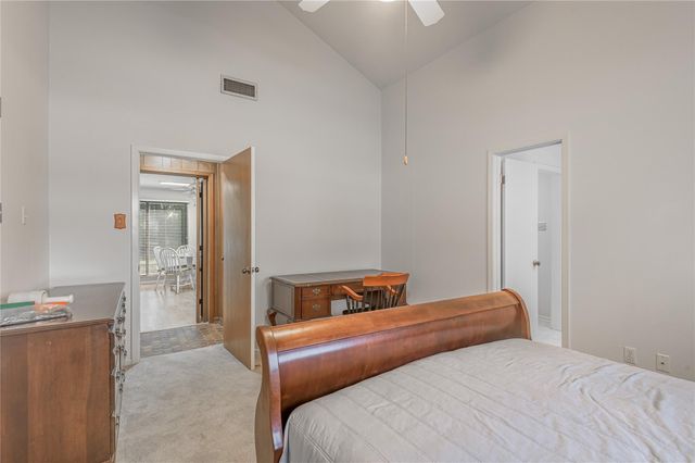 1433 Green Briar Drive, Huntsville, TX 77340