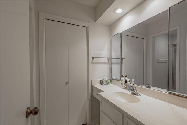 1433 Green Briar Drive, Huntsville, TX 77340