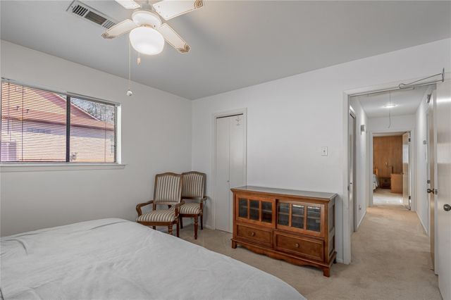 1433 Green Briar Drive, Huntsville, TX 77340