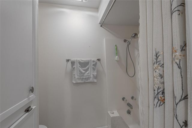 1433 Green Briar Drive, Huntsville, TX 77340