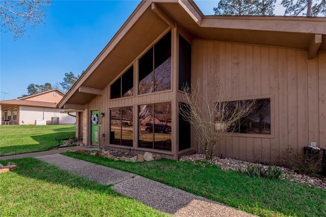 1433 Green Briar Drive, Huntsville, TX 77340