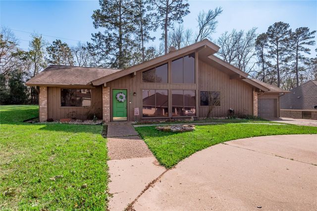 1433 Green Briar Drive, Huntsville, TX 77340