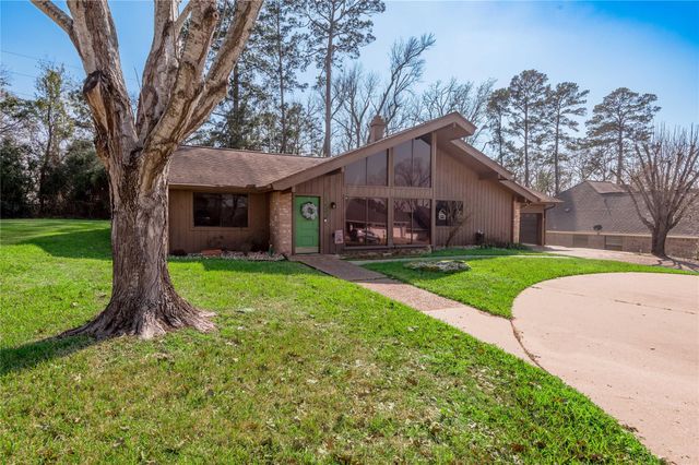 1433 Green Briar Drive, Huntsville, TX 77340