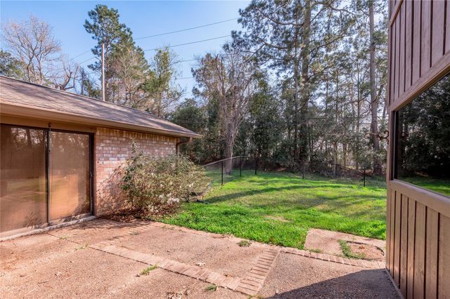 1433 Green Briar Drive, Huntsville, TX 77340