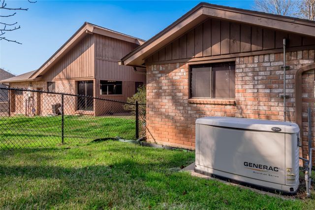 1433 Green Briar Drive, Huntsville, TX 77340