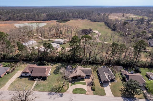 1433 Green Briar Drive, Huntsville, TX 77340