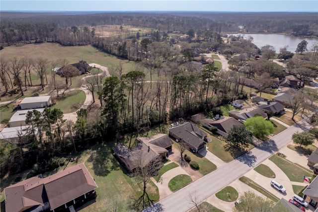 1433 Green Briar Drive, Huntsville, TX 77340