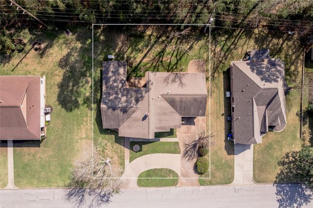 1433 Green Briar Drive, Huntsville, TX 77340