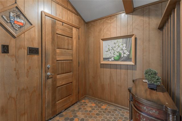 1433 Green Briar Drive, Huntsville, TX 77340