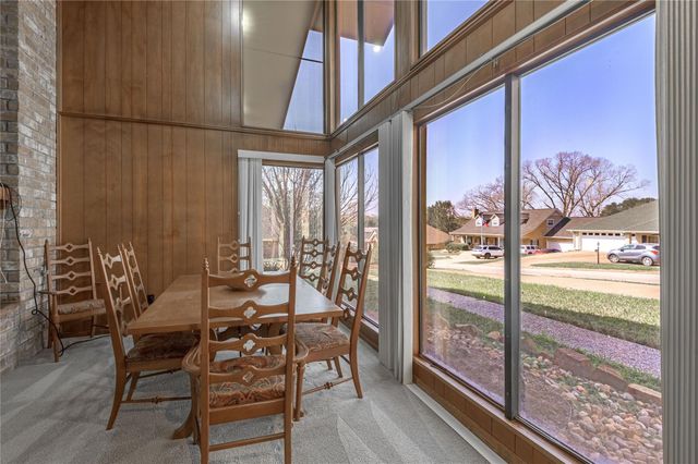 1433 Green Briar Drive, Huntsville, TX 77340