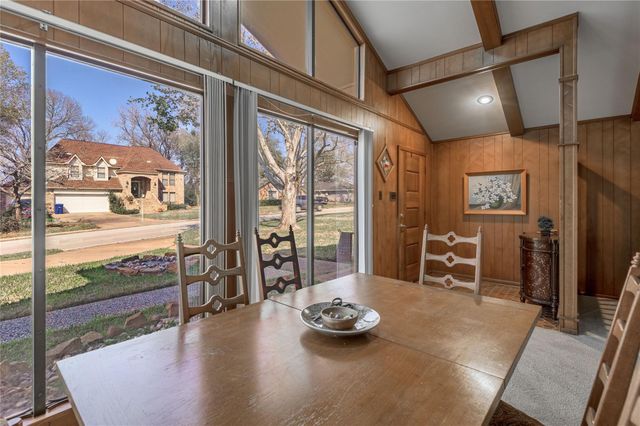 1433 Green Briar Drive, Huntsville, TX 77340