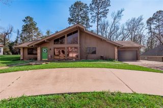 1433 Green Briar Drive, Huntsville, TX 77340