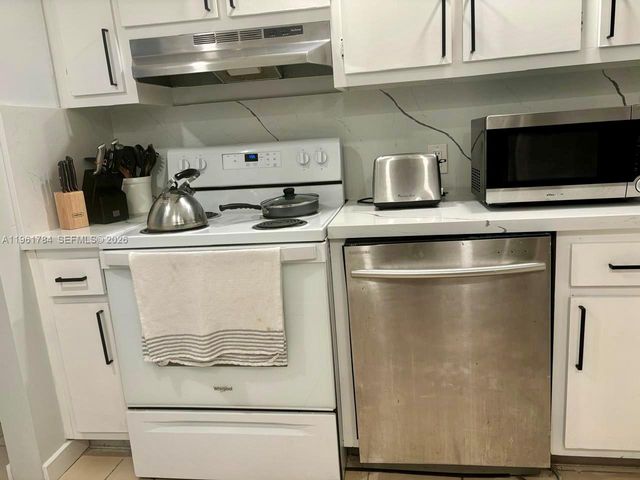 100 Bayview Dr 1423, Sunny Isles Beach, FL 33160