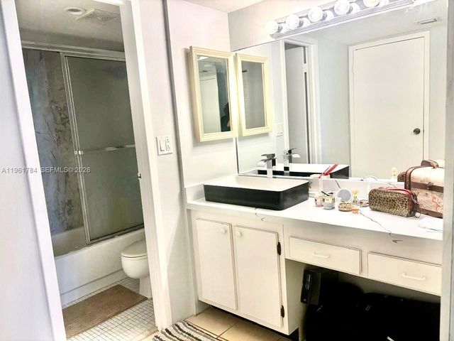 100 Bayview Dr 1423, Sunny Isles Beach, FL 33160