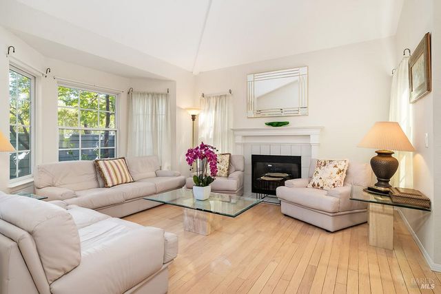 26 Mariners Cir, San Rafael, CA 94903