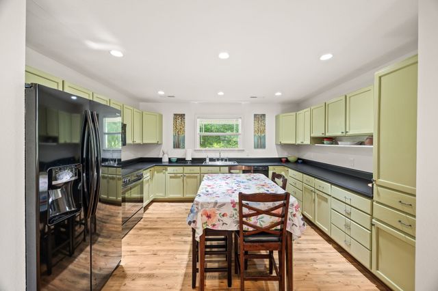 159 Honeysuckle Rd, Pikeville, TN 37367