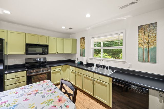 159 Honeysuckle Rd, Pikeville, TN 37367