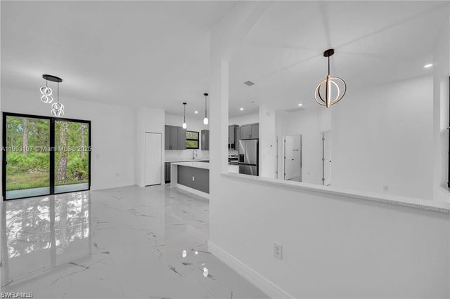 1006 W 10TH ST, Other City - In The State Of Florida, FL 33972