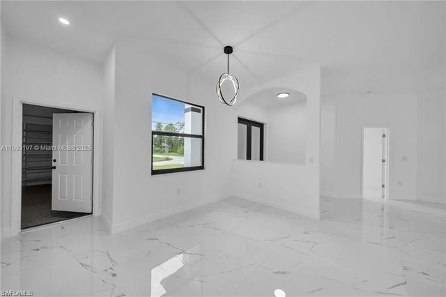 1006 W 10TH ST, Other City - In The State Of Florida, FL 33972