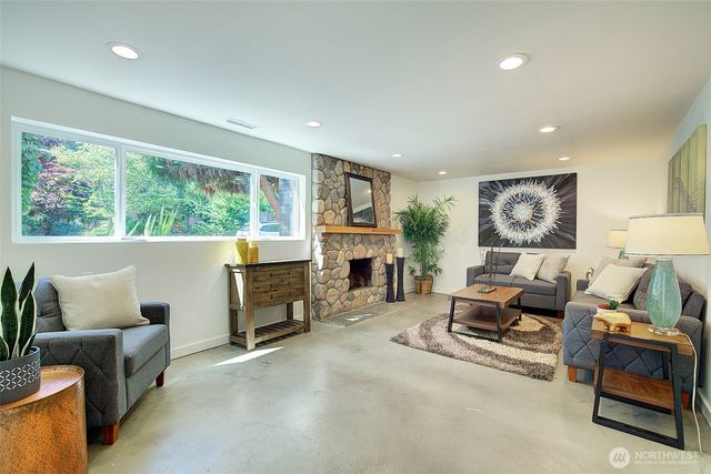 322 NW 200th Street, Shoreline, WA 98177