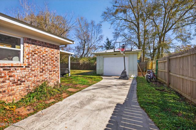 296 Holcomb Boulevard, Ocean Springs, MS 39564