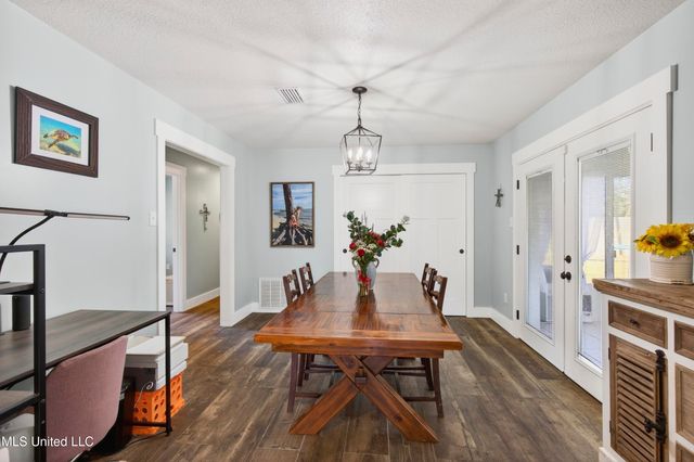 296 Holcomb Boulevard, Ocean Springs, MS 39564