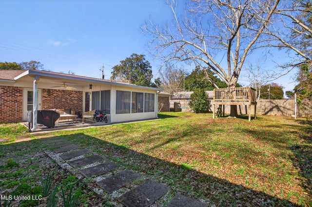 296 Holcomb Boulevard, Ocean Springs, MS 39564