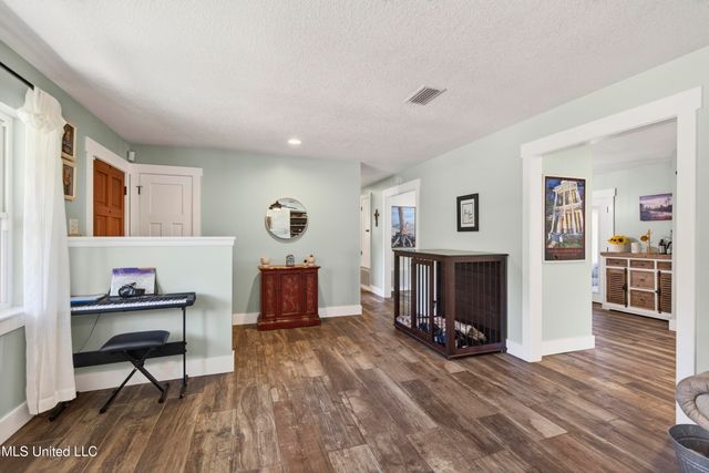 296 Holcomb Boulevard, Ocean Springs, MS 39564