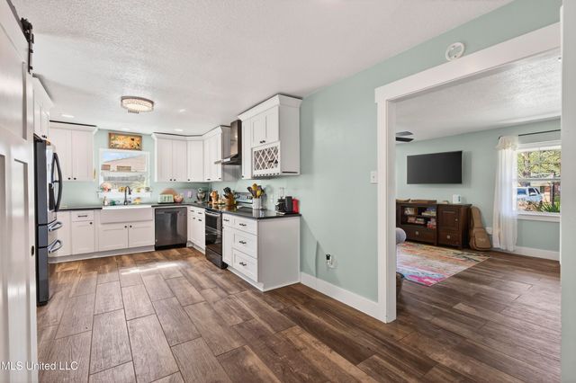 296 Holcomb Boulevard, Ocean Springs, MS 39564