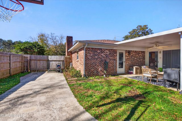 296 Holcomb Boulevard, Ocean Springs, MS 39564