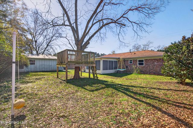 296 Holcomb Boulevard, Ocean Springs, MS 39564