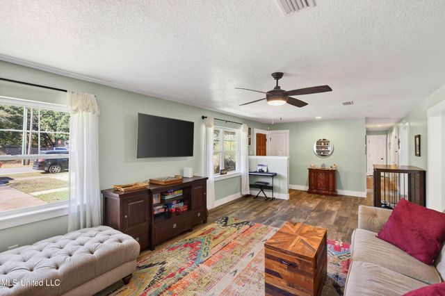 296 Holcomb Boulevard, Ocean Springs, MS 39564