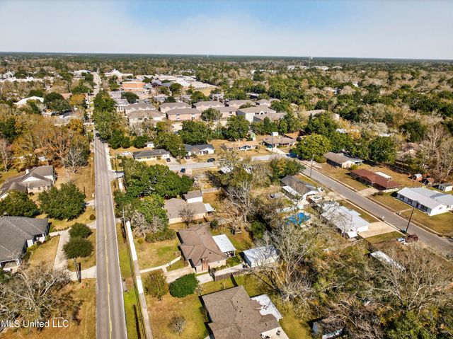 296 Holcomb Boulevard, Ocean Springs, MS 39564