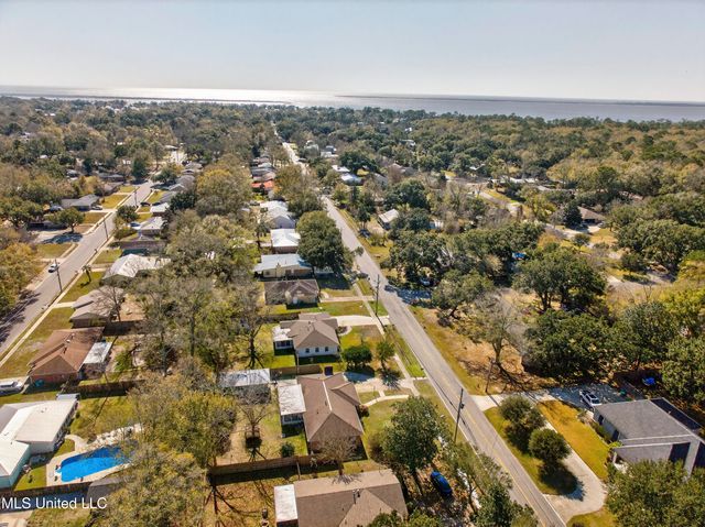 296 Holcomb Boulevard, Ocean Springs, MS 39564