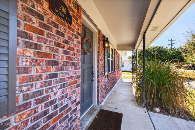 296 Holcomb Boulevard, Ocean Springs, MS 39564