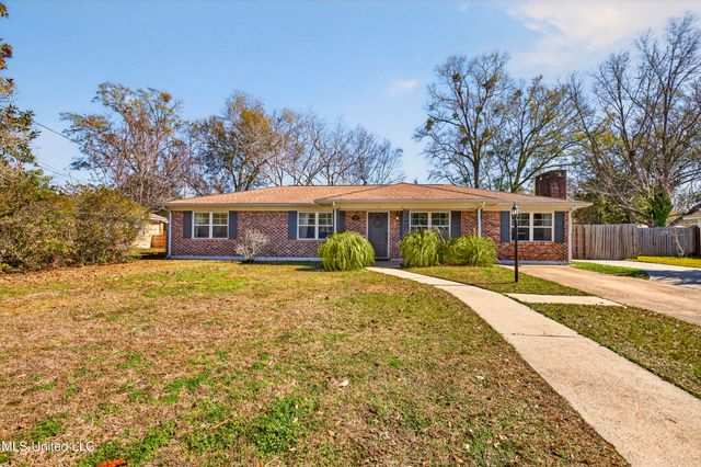 296 Holcomb Boulevard, Ocean Springs, MS 39564