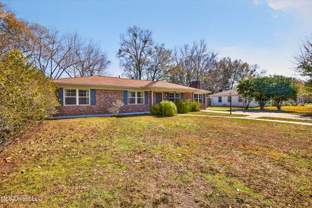 296 Holcomb Boulevard, Ocean Springs, MS 39564
