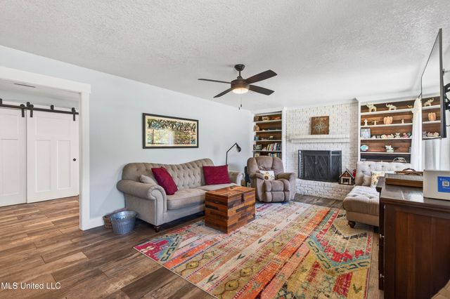 296 Holcomb Boulevard, Ocean Springs, MS 39564