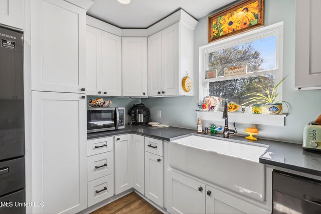 296 Holcomb Boulevard, Ocean Springs, MS 39564