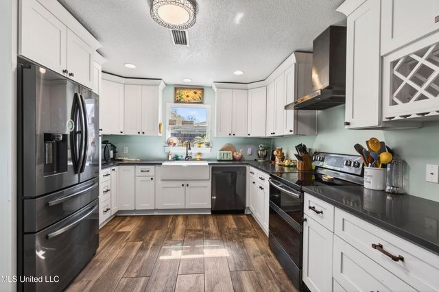 296 Holcomb Boulevard, Ocean Springs, MS 39564