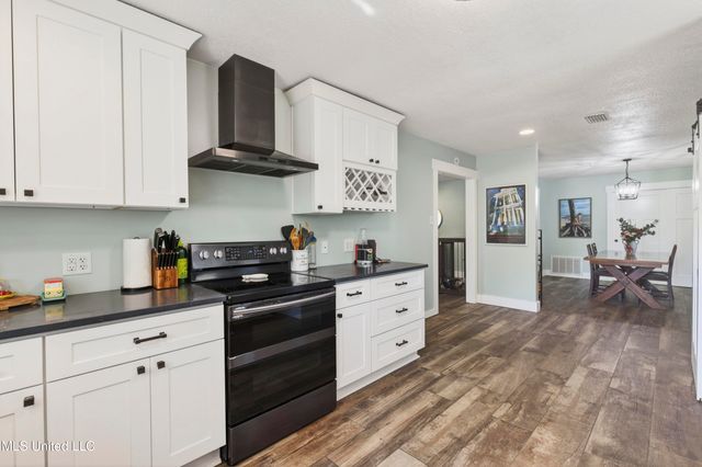 296 Holcomb Boulevard, Ocean Springs, MS 39564