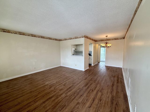 32 Kingswood B, West Palm Beach, FL 33417