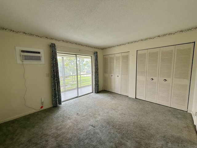 32 Kingswood B, West Palm Beach, FL 33417